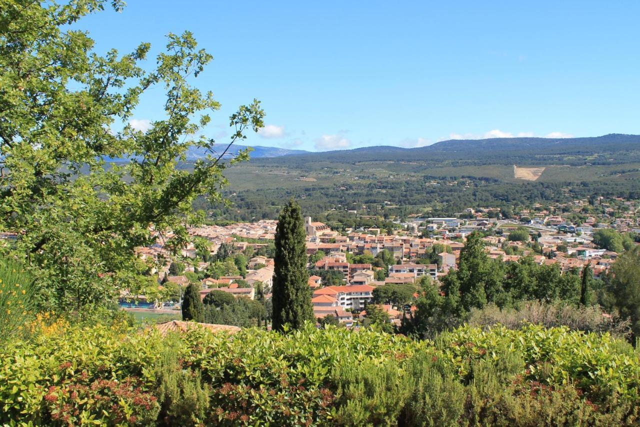 Aux Deux Cedres *